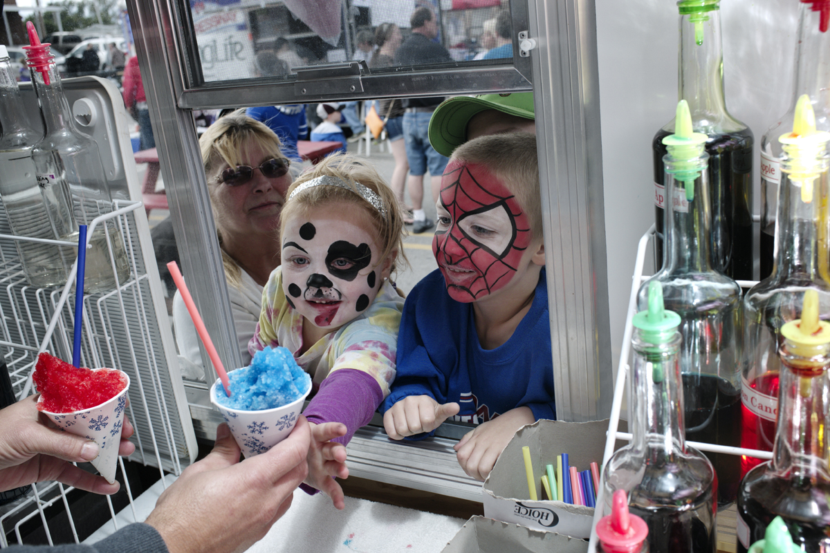 Children get icee at River Days